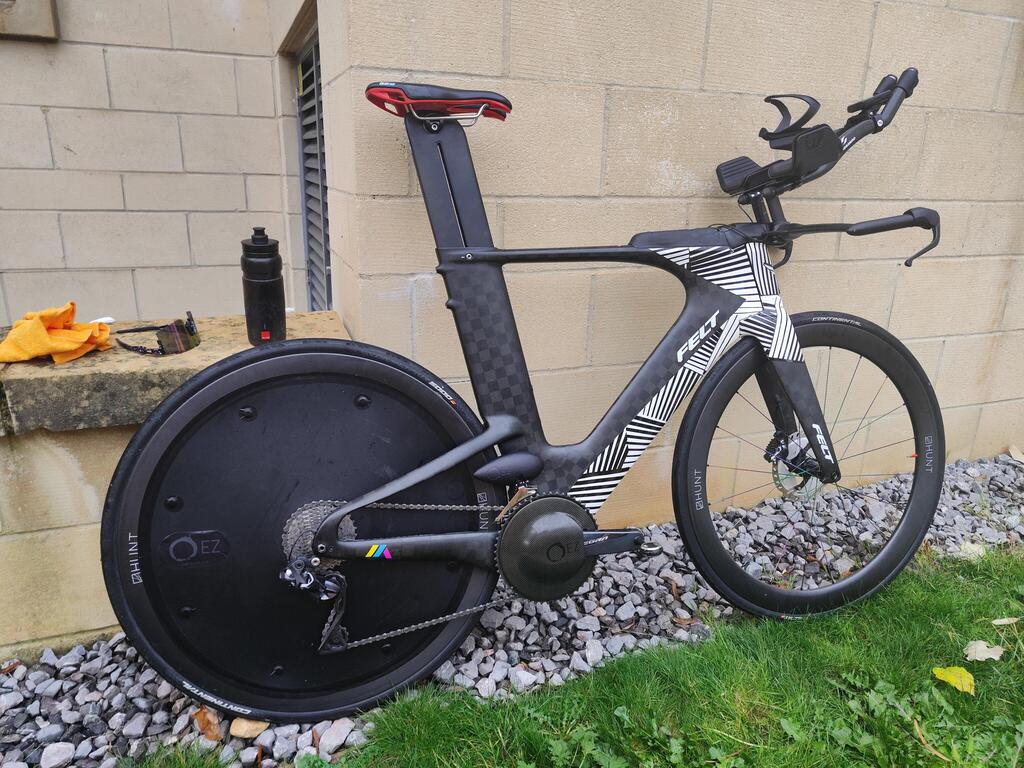 50kph 5.8 Watts, 40kph 4 Watts, 30kph 2 Watts.
0 Yaw Watt Saving 30kph = 1.4 / 40kph = 4.1 / 50kph = 5.8
25 grams
Used in Ironman Triathlon, PTO Pro Field / BTF / ETU / ITU and inspected
Front Derailleur Guard