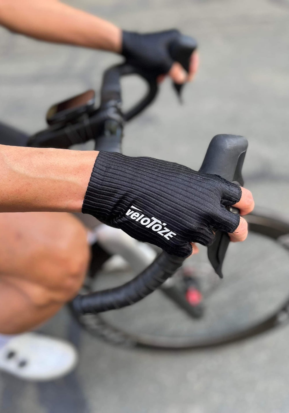 FEATHERWEIGHT GLOVES