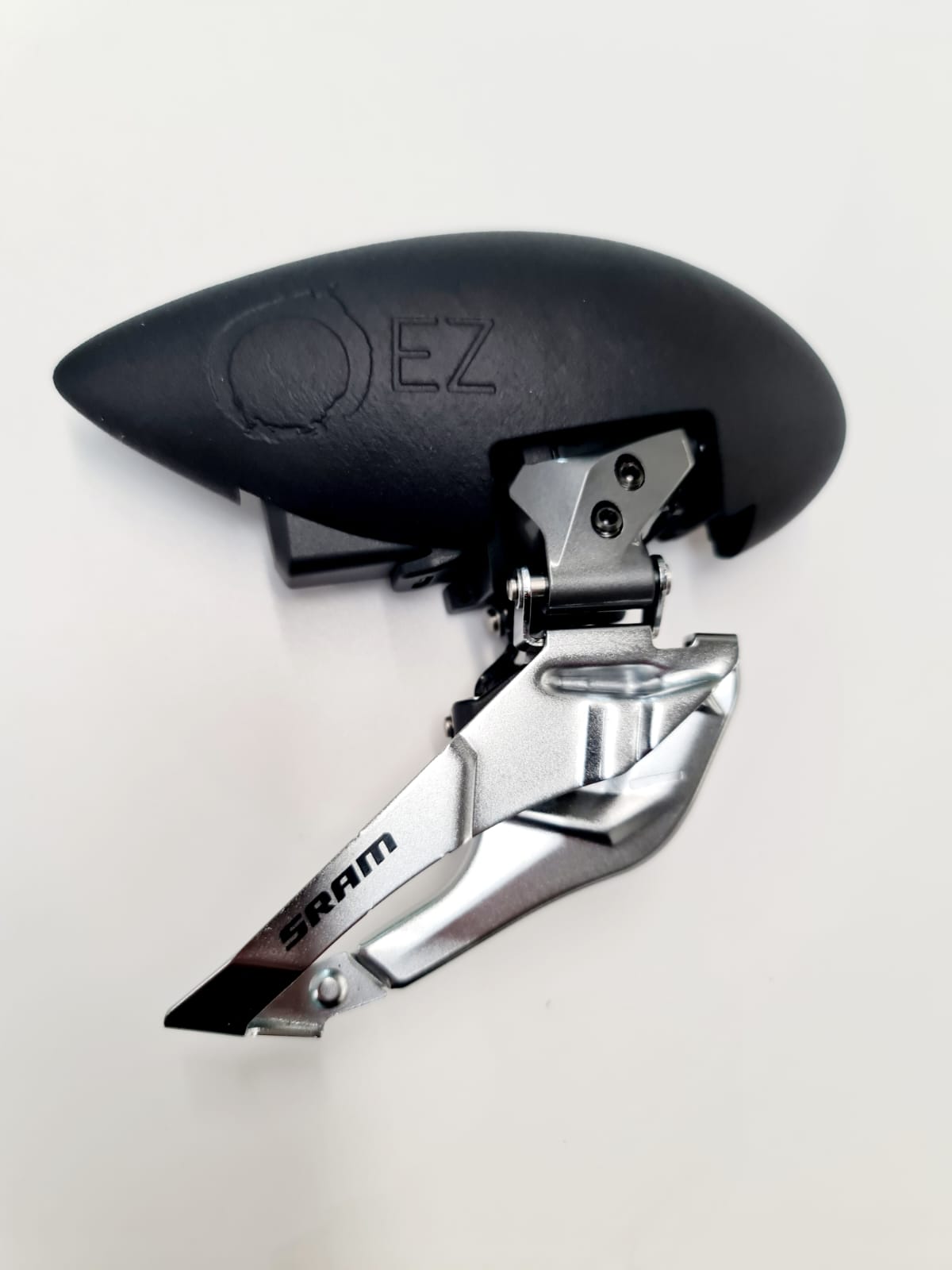 50kph 5.8 Watts, 40kph 4 Watts, 30kph 2 Watts.
0 Yaw Watt Saving 30kph = 1.4 / 40kph = 4.1 / 50kph = 5.8
25 grams
Used in Ironman Triathlon, PTO Pro Field / BTF / ETU / ITU and inspected
Front Derailleur Guard, SRAM Groupset