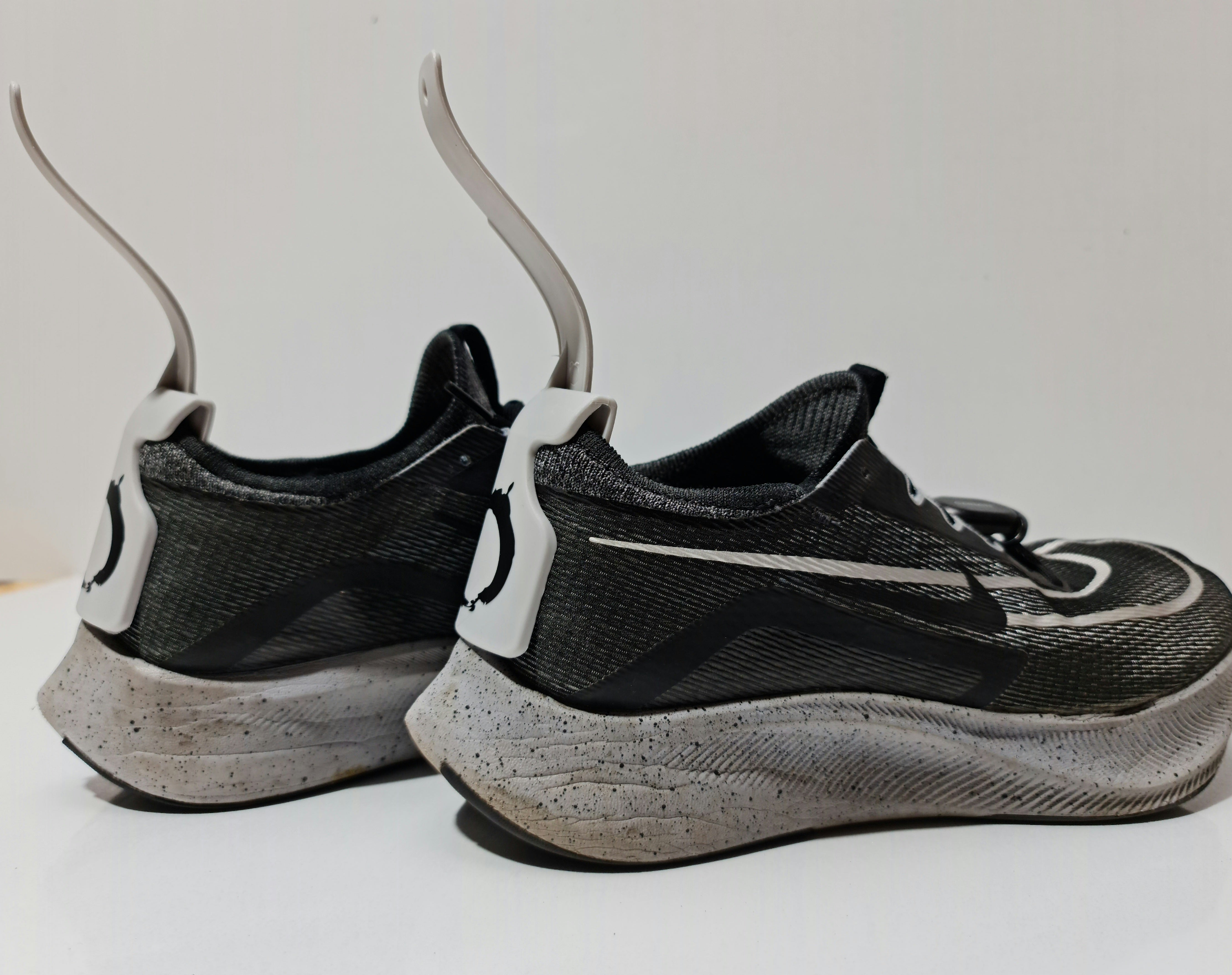plastic shoe horn saves time when in transition making it easier to slip your shoes on in a speedy way. #plastic #shoehorns #ease #runningshoes