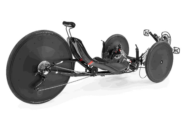 Aerodynamisches Liegedreirad mit Scheibenrädern für Hochleistungs-Radsport.
