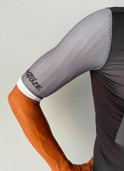 Close-up of cyclist wearing grey ribbed short-sleeve cycling jersey